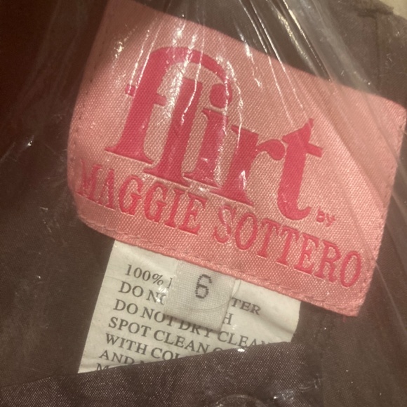 Formal gown - Picture 4 of 5